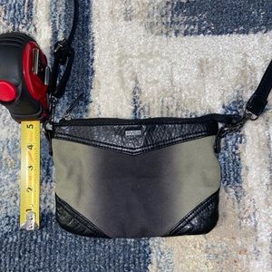 Mini RVCA crossbody 🖤💚